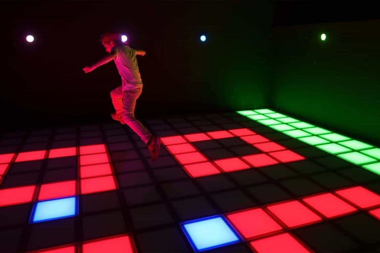 Pixel aréna (GRIDY FLOOR)